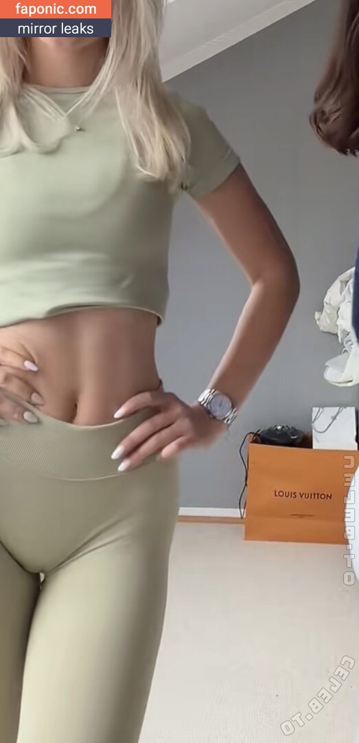 Elena Zoe