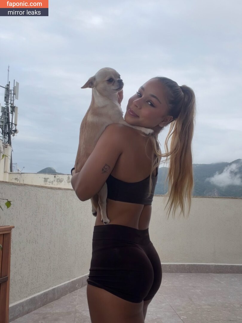 Fl&aacute;via Saraiva