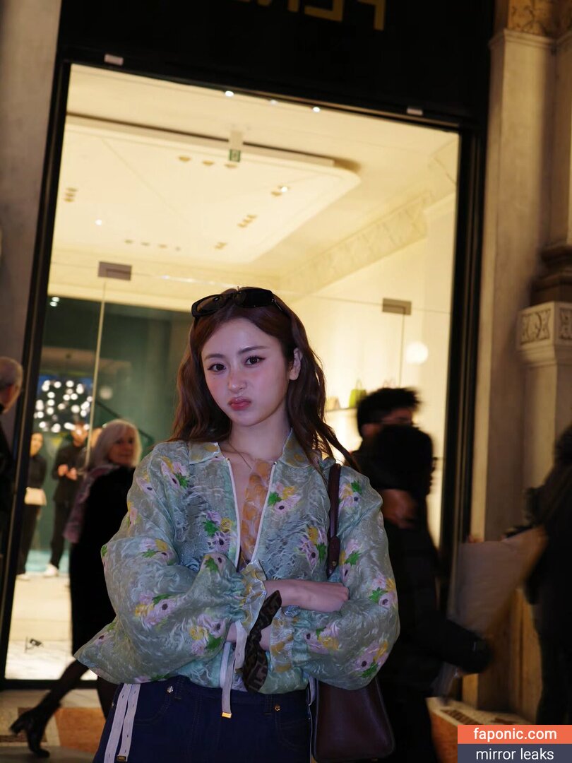 Huh Yunjin 허윤진