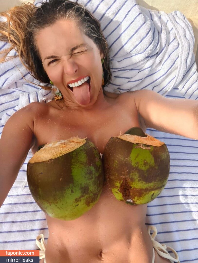 L&iacute;via Andrade