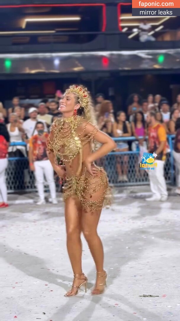 L&iacute;via Andrade