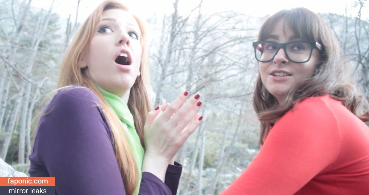 Velma & Daphne Cosplay